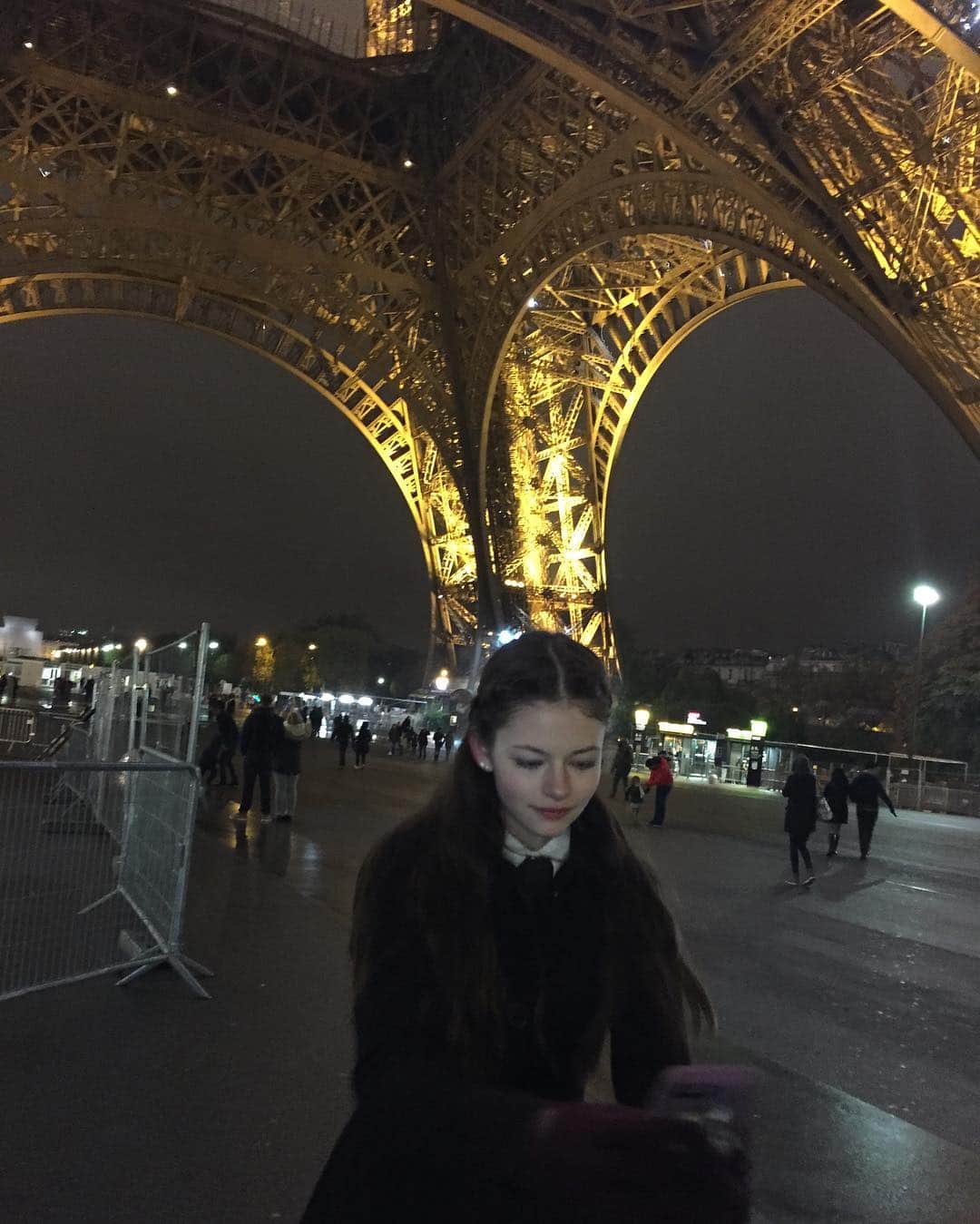 マッケンジー・フォイさんのインスタグラム写真 - (マッケンジー・フォイInstagram)「Sixteen. In Paris. At the Eiffel Tower. 😳😁😄!!!!!」11月13日 6時24分 - mackenziefoy