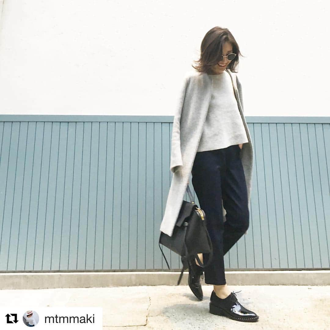 EL HALMさんのインスタグラム写真 - (EL HALMInstagram)「ベーシックノーカラーコート GRAY #Repost @mtmmaki with @repostapp ・・・ 一昨日のグレー×ブラック地味コーデ。 . .  冬に向けて靴難民でしたが、今年はブーツじゃなくてエナメルのレースアップシューズにしました！！ 靴下チラ見せしても可愛いですよね❤️ . . #fashion#elhalm#elendeek#31philliplim#celine#zara#ママコーデ #シンプルコーデ#エナメルシューズ」11月13日 14時42分 - el_halm