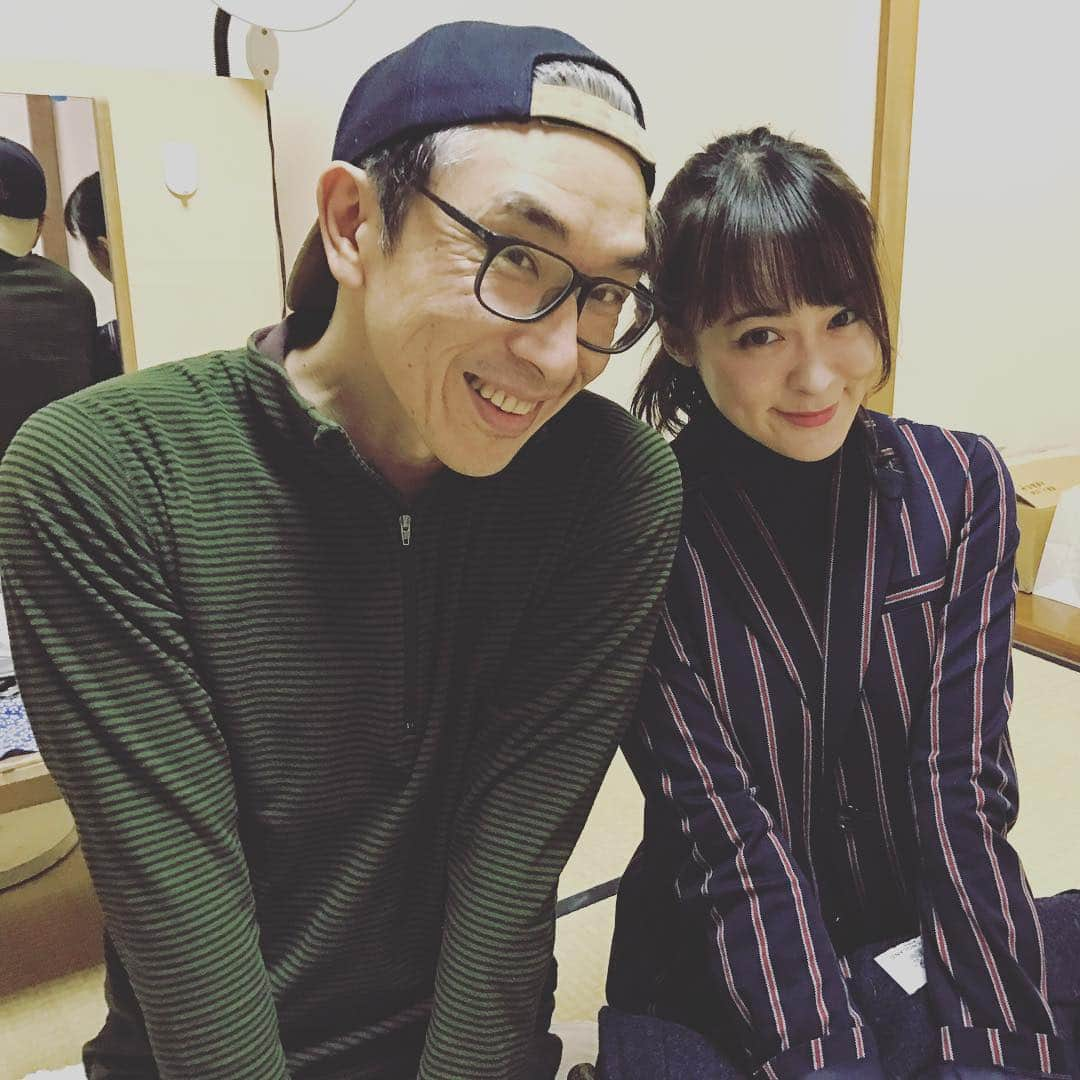 貫地谷しほりさんのインスタグラム写真 - (貫地谷しほりInstagram)「昨日はね、 久々のお休みだったので行ってきました！ 大好きな段田さんに会ってほっこりしましたよ。 私の理想の男性No. 1だと改めて思ったのでした♪ #段田安則 #新橋演舞場 #スタッフさんに #お帰りなさい #と #言われて嬉しかった #三婆 #上演中」11月14日 11時22分 - shihori_kanjiya