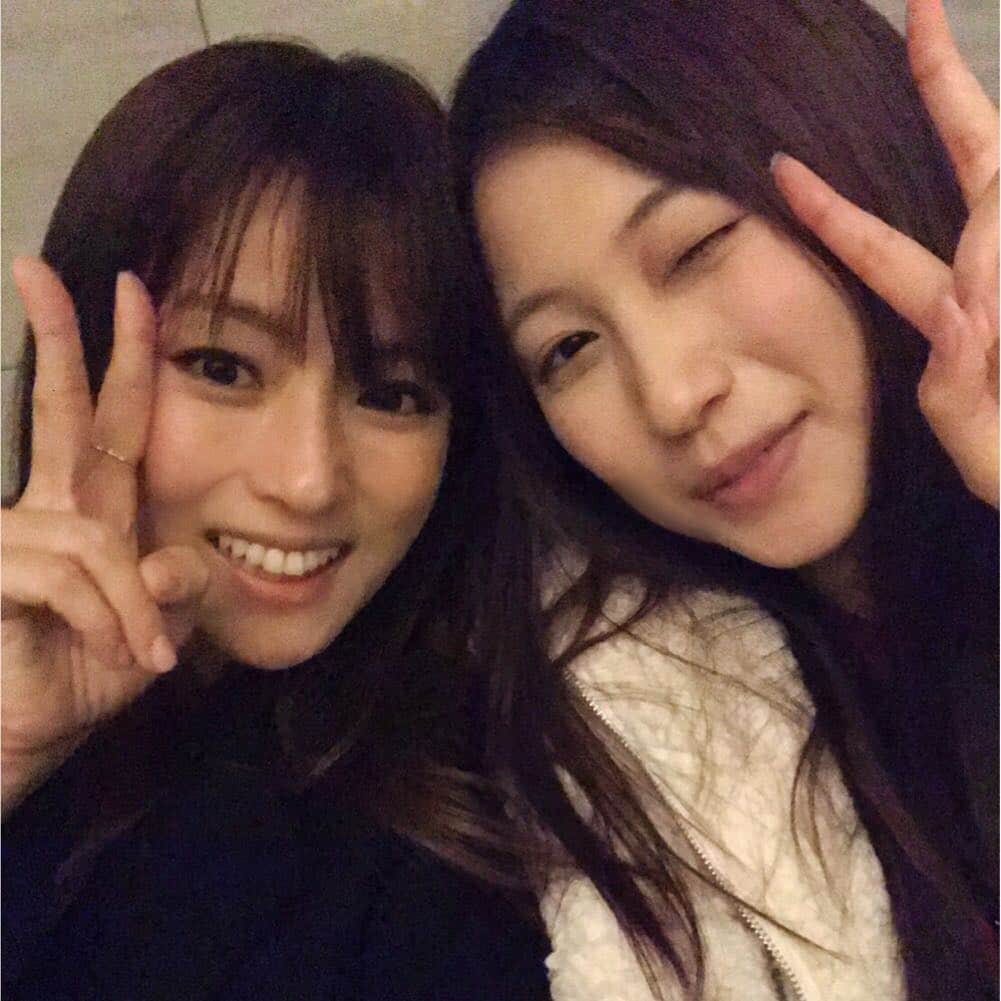 深田恭子のインスタグラム：「いとちゃん💓 お誕生日プレゼントにってウサギのネックレスと御手紙くれた...サプライズ弱めなわたしはもっともっといとちゃん大好きになっちゃった...😣🗝 #大野いと #kyokofukada」