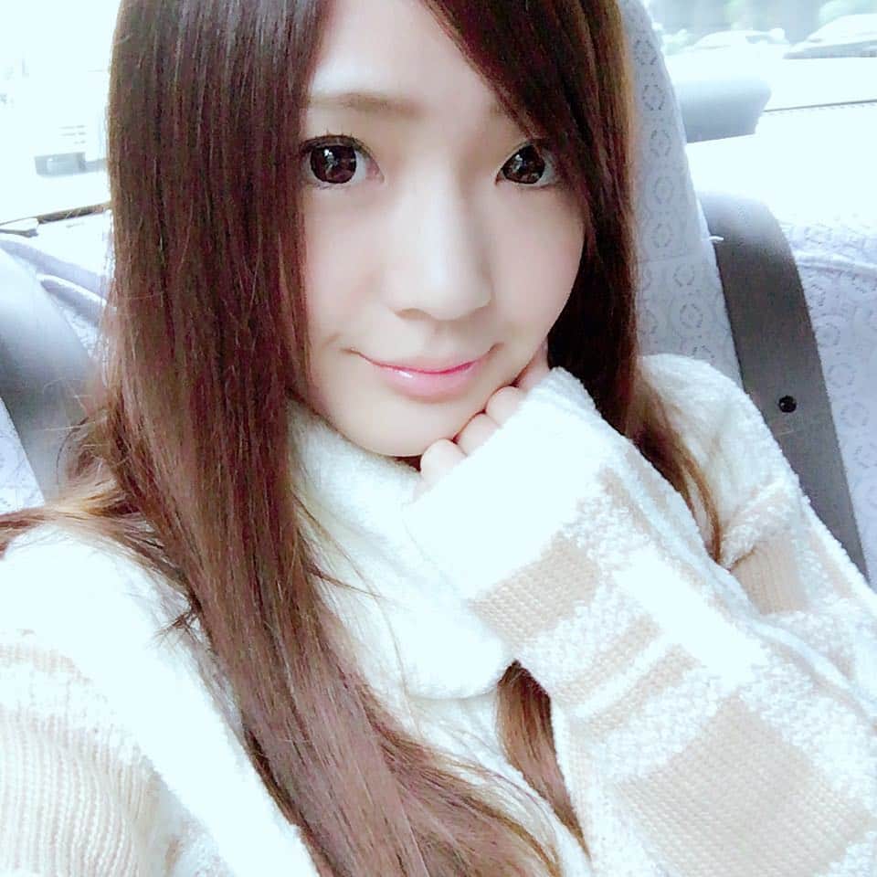 青山はなのインスタグラム：「#秋冬コーデ  寒いからニットばっかり╰(*´︶`*)╯♡」