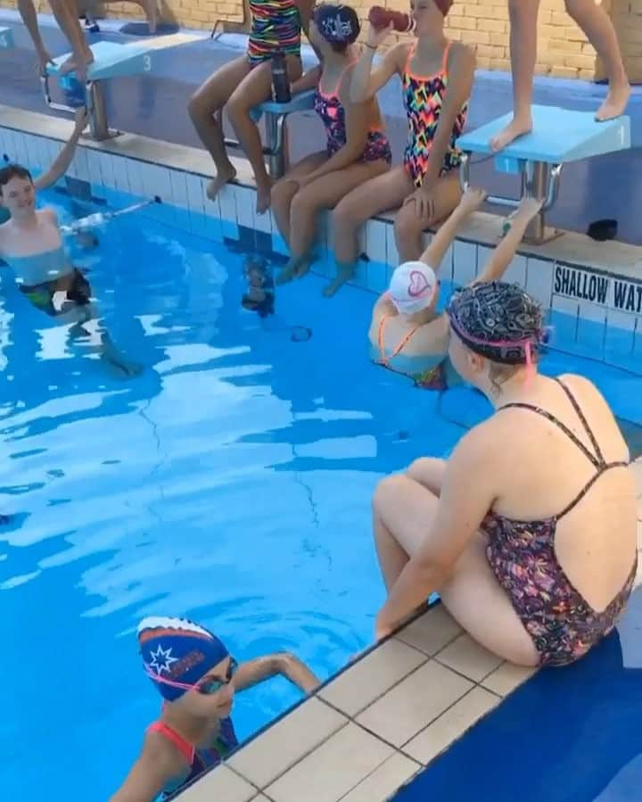 ジェイデン・ハドラーのインスタグラム：「✨Southern Cross Swimming Club holding threshold pace for #mannequinchallenge #sccc 🏊🏼🏊🏼‍♀️」