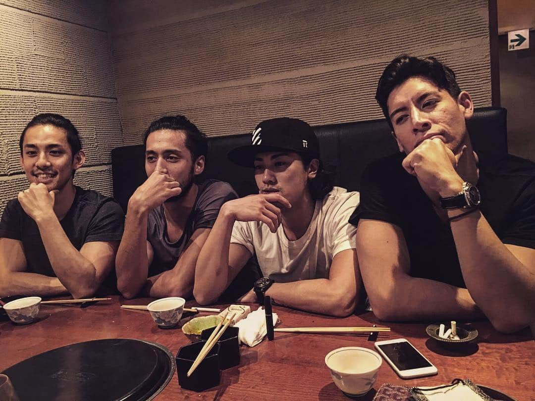 赤西仁さんのインスタグラム写真 - (赤西仁Instagram)「長いこと一緒にいるとこうなる。  #fam #japan」11月14日 23時19分 - jinstagram_official