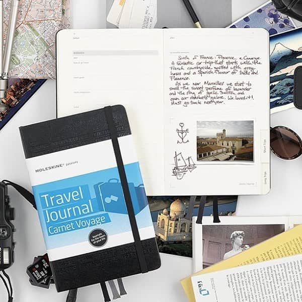 moleskine_jpのインスタグラム：「いつも世界中を飛び回るあなたには「トラベルジャーナル」がぴったりです。旅行に欠かせないチェックリストを書く項目に加え、旅先のインスピレーションも持ち帰れるよう無地のページもしっかり用意してあります。 . 「パッションジャーナル」にはまだまだたくさんのテーマがありますよ！詳しくはプロフィールのURLよりリンクして下さい… . #モレスキン #moleskineJP」