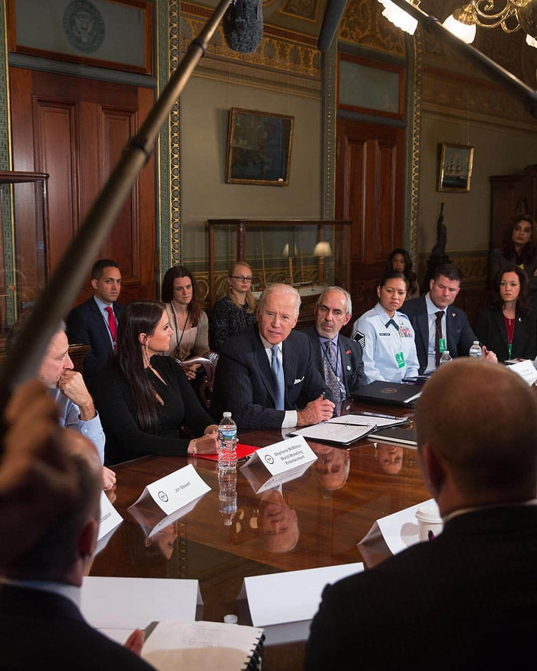 ジョー・バイデンさんのインスタグラム写真 - (ジョー・バイデンInstagram)「"You all have some incredible stories. And I want to thank you for the courage that you displayed" —Vice President Biden holding a roundtable on the #CancerMoonshot to talk about military and first responder care」12月14日 10時13分 - vp44