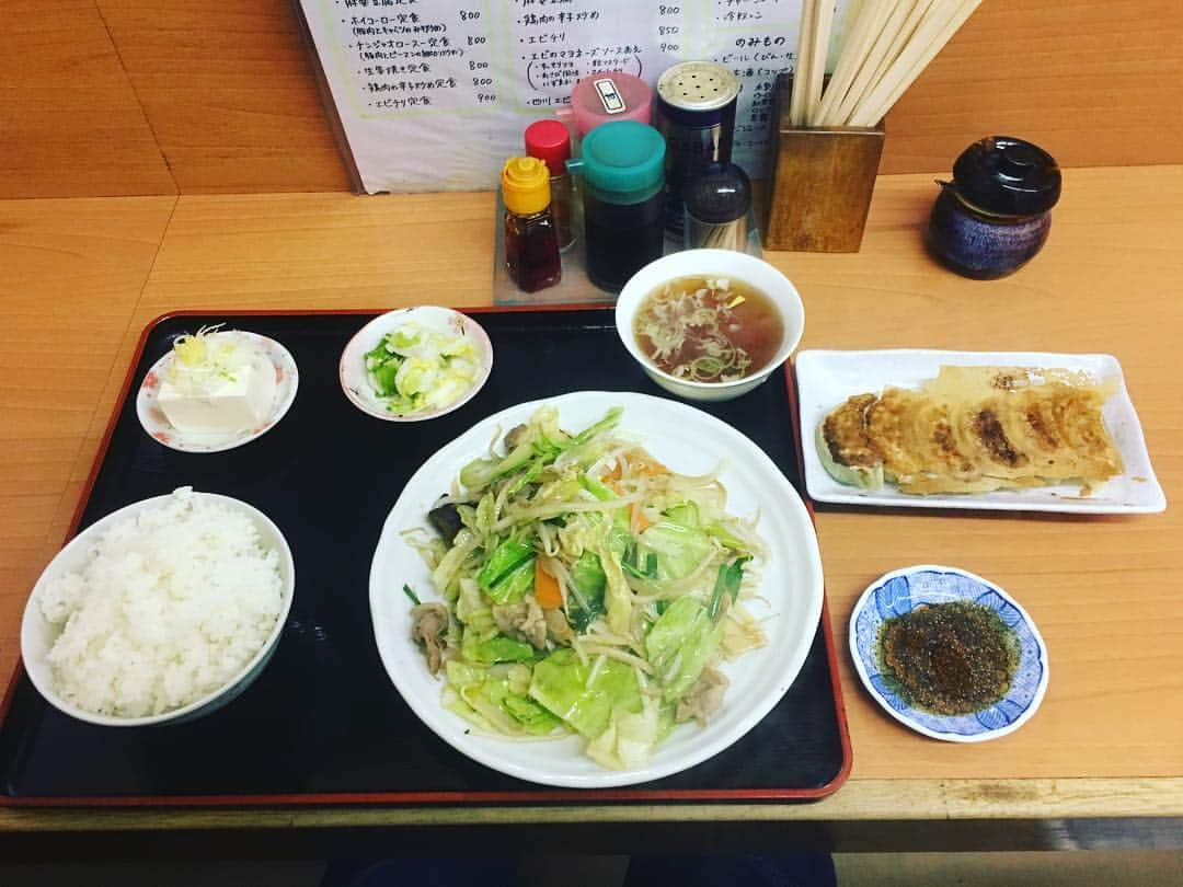 あべこうじさんのインスタグラム写真 - (あべこうじInstagram)「源ちゃんラーメン2016の締めくくりは、やはり、野菜炒め定食に餃子の最強コラボ！！ お世話になりました！！ 来年もよろしくお願いします！！ #あべこうじ #ハッピィ #青森市古川 #源ちゃんラーメン #野菜炒め定食 #餃子」12月10日 7時51分 - abe_happy