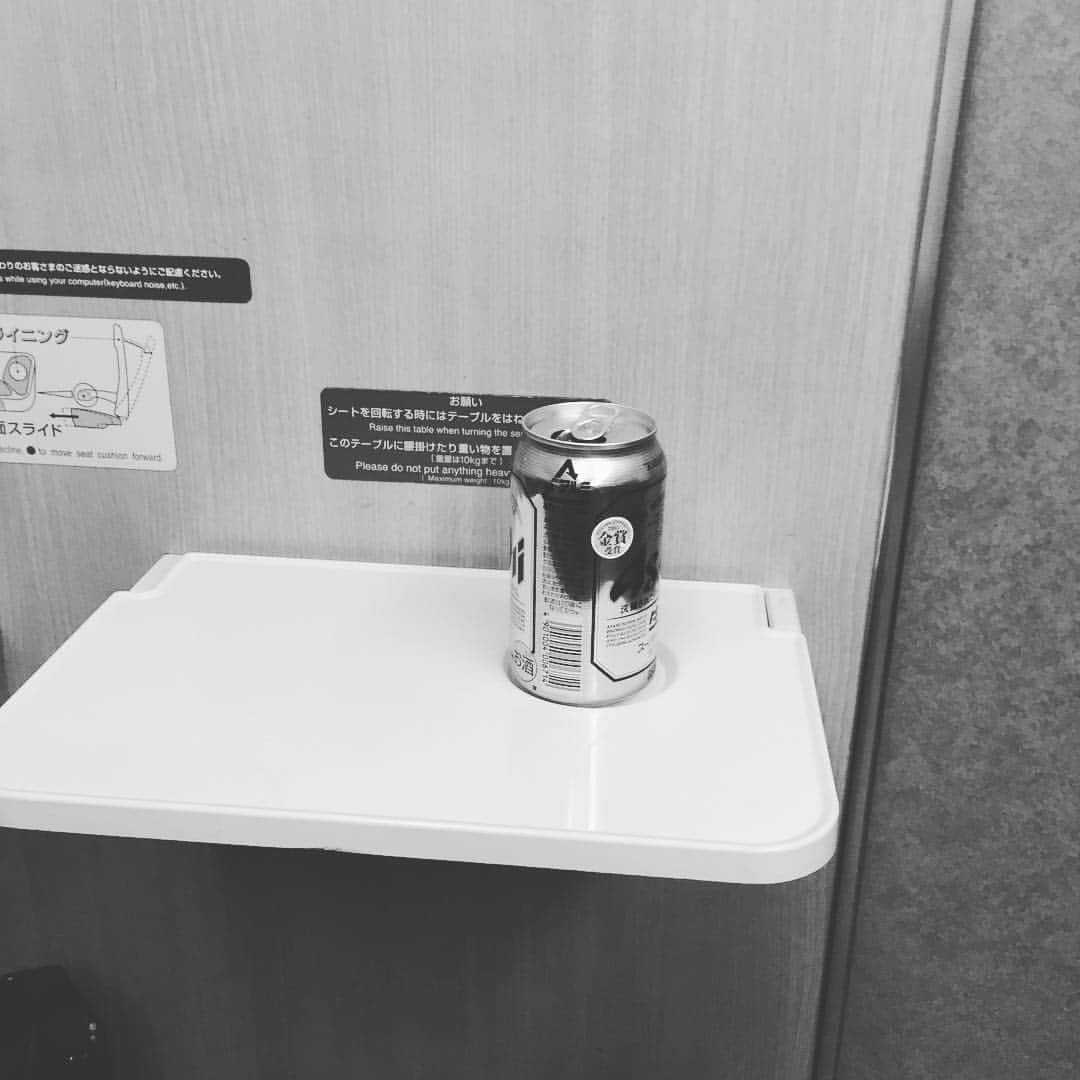 北川倫太郎のインスタグラム：「#朝ビール#asahi#新幹線 #隣57」