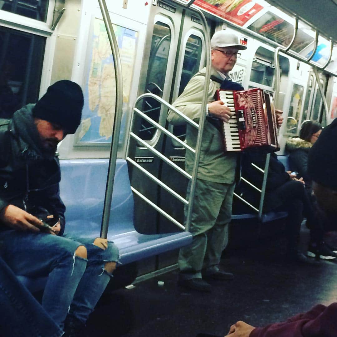 THE RiCECOOKERSのインスタグラム：「You hear music every day and everywhere here in NY. #thericecookers #rockband #alternative #newyork #mta #musician #subway #subwaymusicians」