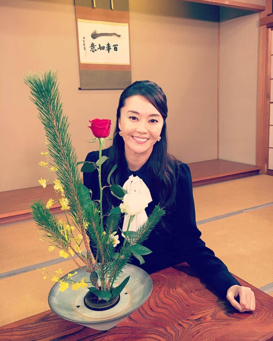 観月ありささんのインスタグラム写真 - (観月ありさInstagram)「本日11:30〜放送です！ 初めていけばなを体験しました！ ぜひご覧ください！！ 「日経スペシャル 招待席〜池坊専好・花のこころを伝える〜」 BS JAPAN 12/11 11:30〜13:00 #観月ありさ#日経スペシャル#招待席#華道家元池坊#次期家元#池坊専好#いけばな」12月11日 11時15分 - alisa_mizuki