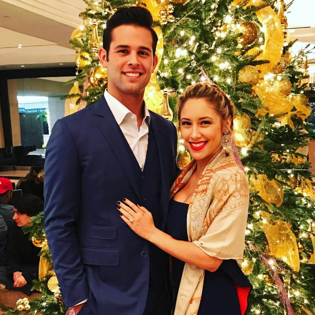 ニック・マルティネスのインスタグラム：「To Mr and Mrs Perez! @nicholasaperez @vanessaviltre」