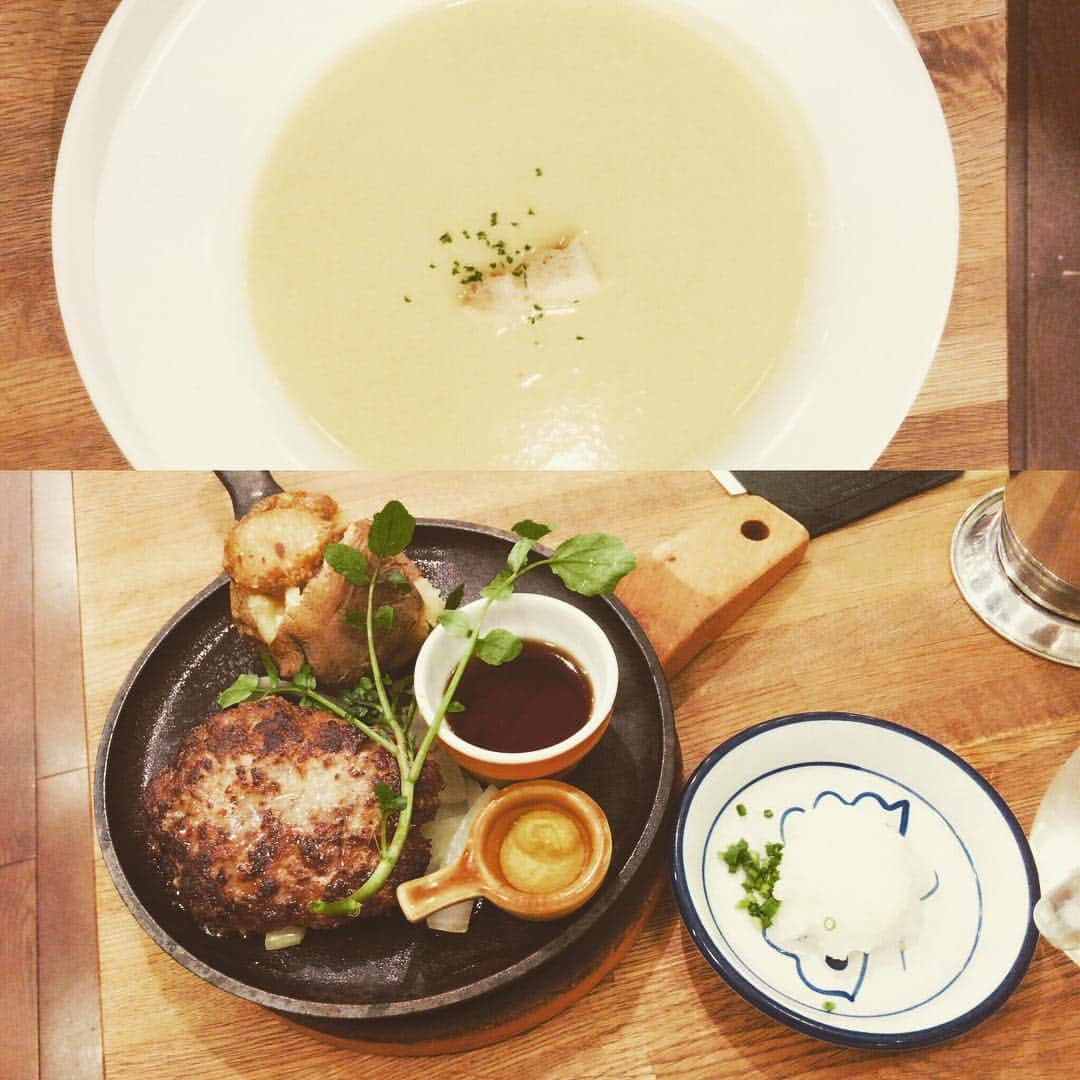 ヒラヤマンのインスタグラム：「夜ごはん。1人で食べにきとるのうちだけやった(＞人＜;)泣」