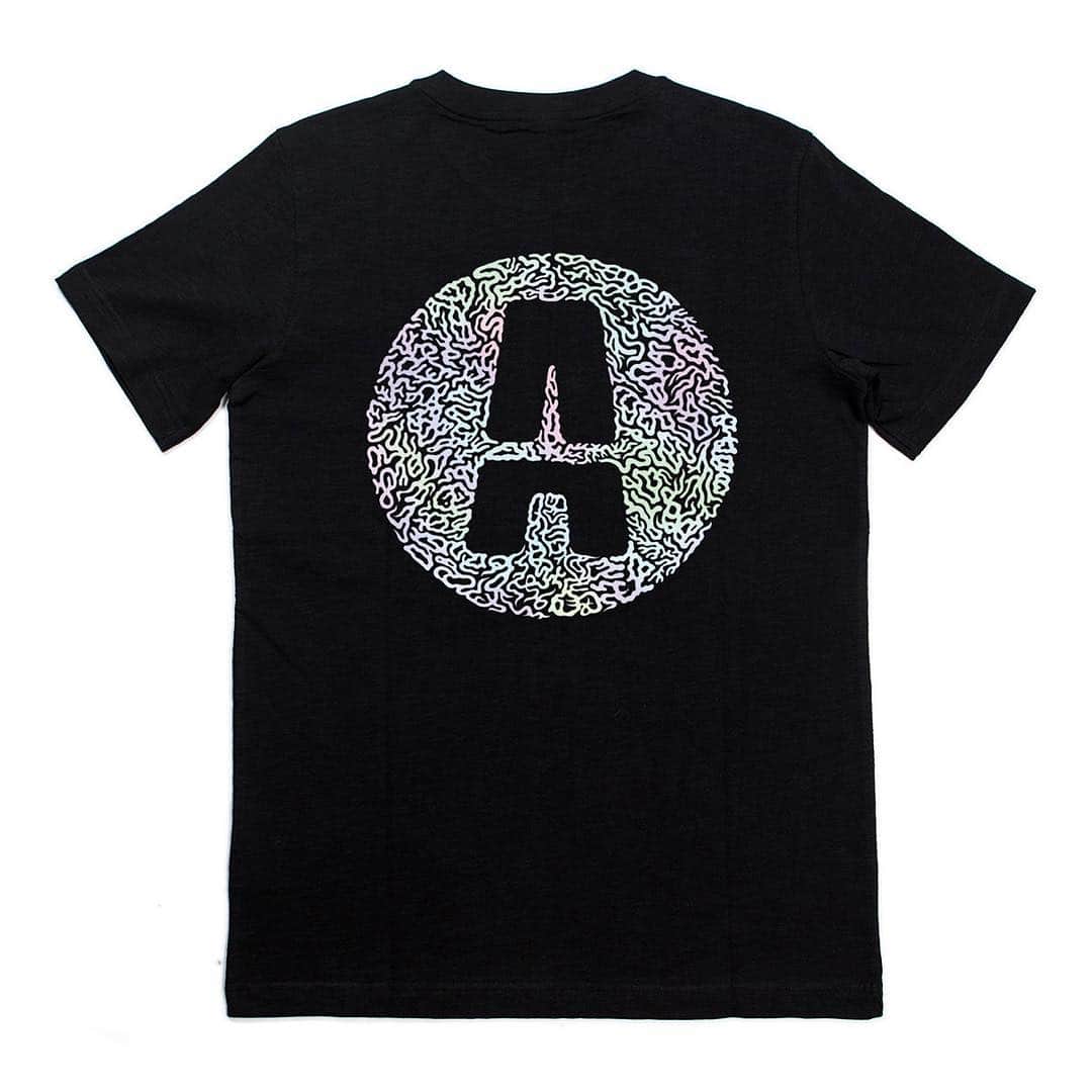 アディクトのインスタグラム：「Once our exclusive Artist Series tees are gone. They're gone for good. Make sure you're not missing out. #artistseries #gifts」