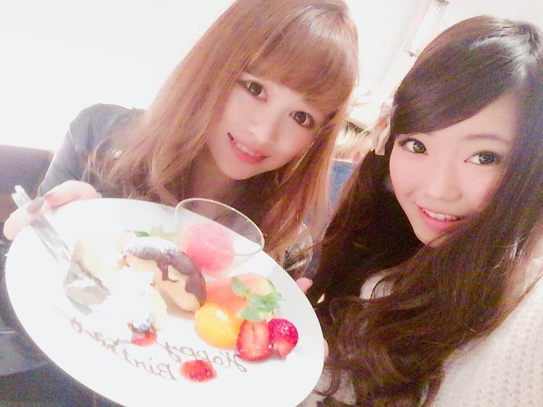 葉山みおりのインスタグラム：「誕生日でしたーー🎂 お祝いしてくれるちむに大人になったねって言ったけど、その分わたしも毎年歳を重ねてるわけだ。笑 #24歳  #birthday  #毎年ちむと  #ありがとう💓」