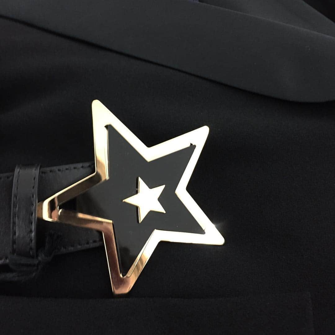 アトスロンバルディーニのインスタグラム：「Stars alert ⭐️ #AtosLombardini #Details #FallWinter #Collection #Accessories #ShopOnline」