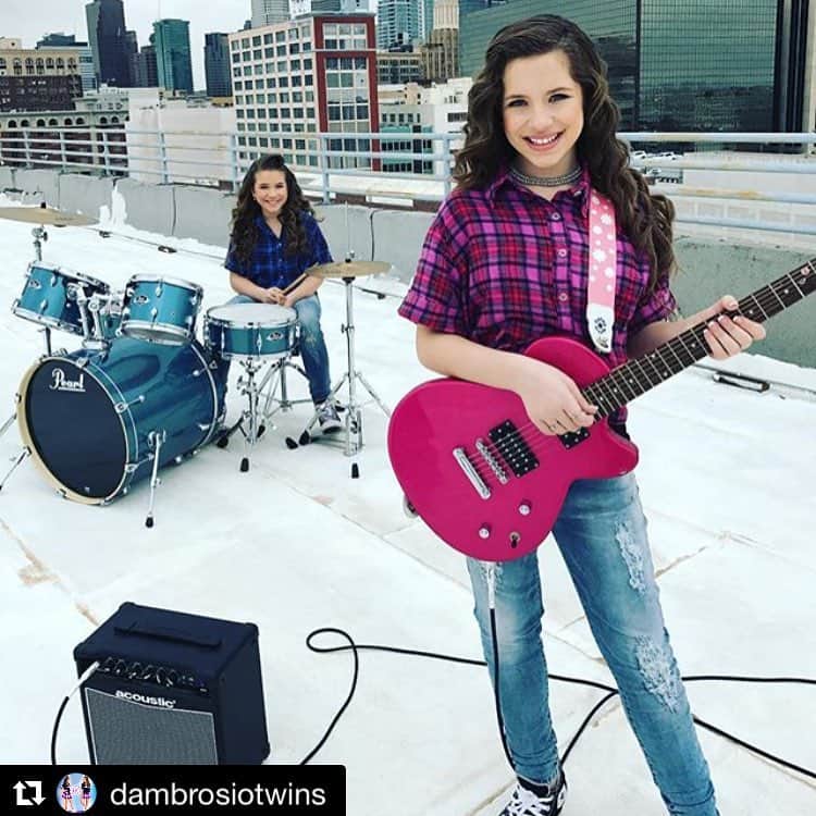 ダーティーハリウッドのインスタグラム：「@dambrosiotwins rockin D.Hollywood‼️🎼🎸 #tweenfashionfun #tweenstyle #girlband」