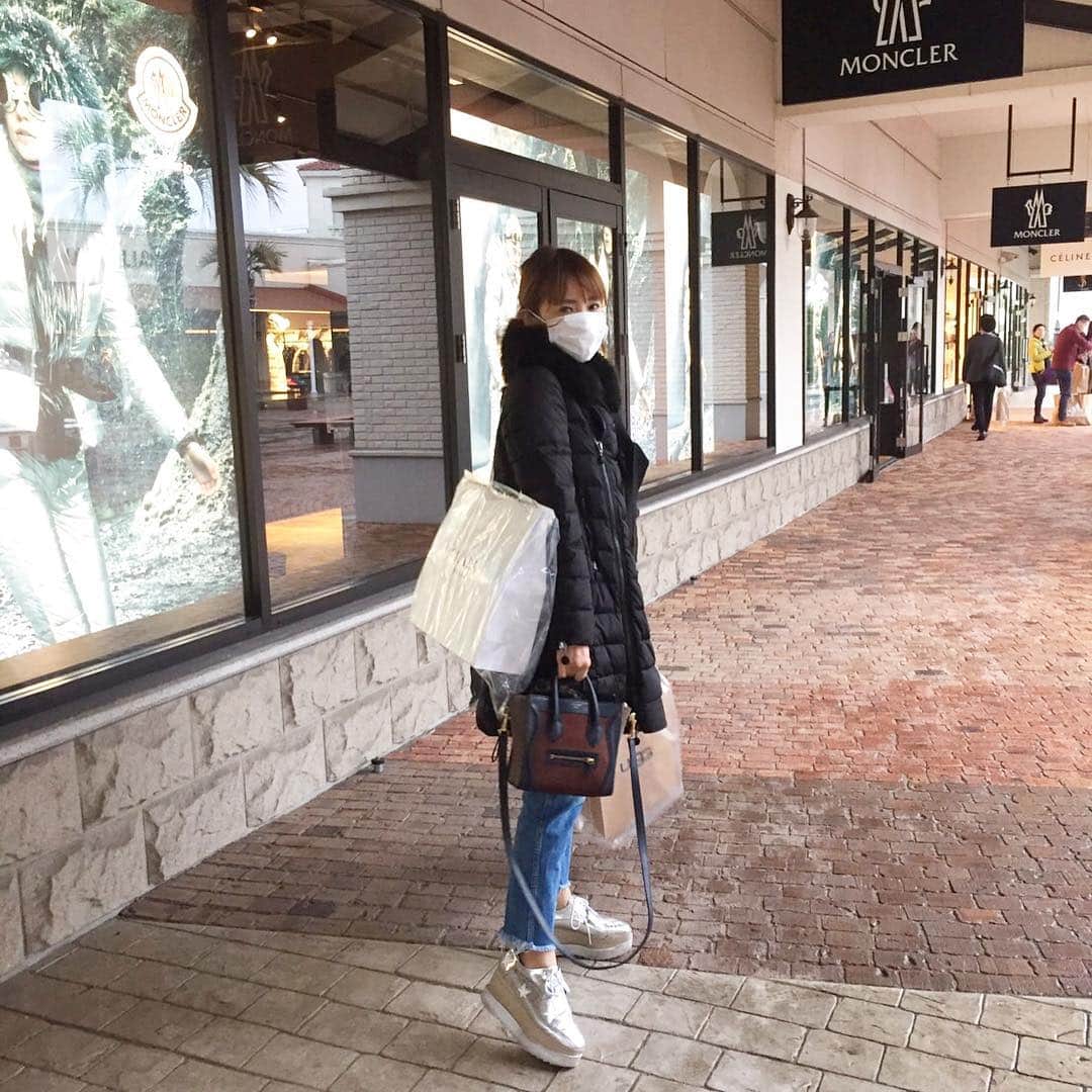 Risako Yamamotoさんのインスタグラム写真 - (Risako YamamotoInstagram)「ガラガラ声で雨の中アウトレット🤗💭 ・ ・ ・ PRADAの靴がとってもお得に買えました😎💕💕💕 足が小さくて良かった😏✨ ・ ・ #三田プレミアムアウトレット #shopping #まさかの21㎝が入るw」12月13日 17時21分 - risako_yamamoto