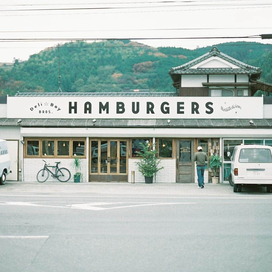 kのインスタグラム：「#deliboybros  #deliboybroshamburger #hamburger #デリボーイ #ハンバーガー #うきは #うきは市 #吉井 #浮羽 #福岡 #うきはライフ #フィルムカメラ #canon #canona1 #fukuoka #ukiha #yoshii #ukihalife #filmcamera」