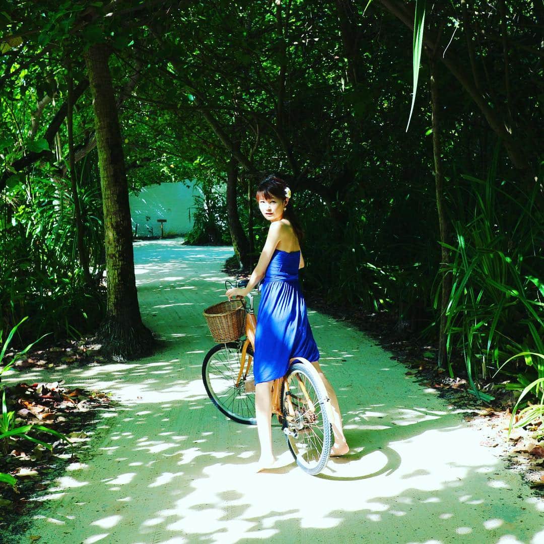 しほの涼のインスタグラム：「自転車やっぱり苦手..😂 #ryo_trip」