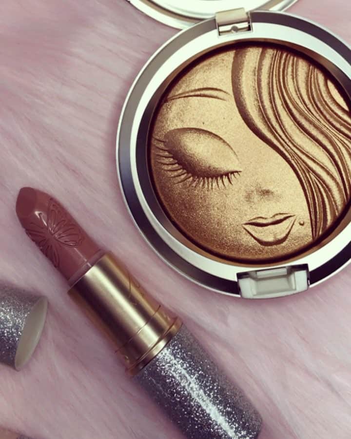 A riel D iazのインスタグラム：「@Maccosmetics  x @mariahcarey 🙌🏽🙌🏽🙌🏽✨✨✨✨✨」