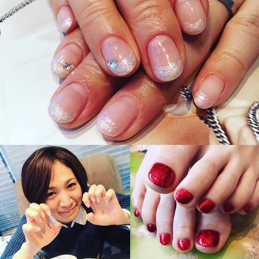 高橋みゆきのインスタグラム：「フットもハンドも✨ラメラメ✨ #表参道 #ネイル #lavivi #色ちゃんネイル #フット赤ラメ #ハンド白ラメ #冬 #クリスマス #シンプル」