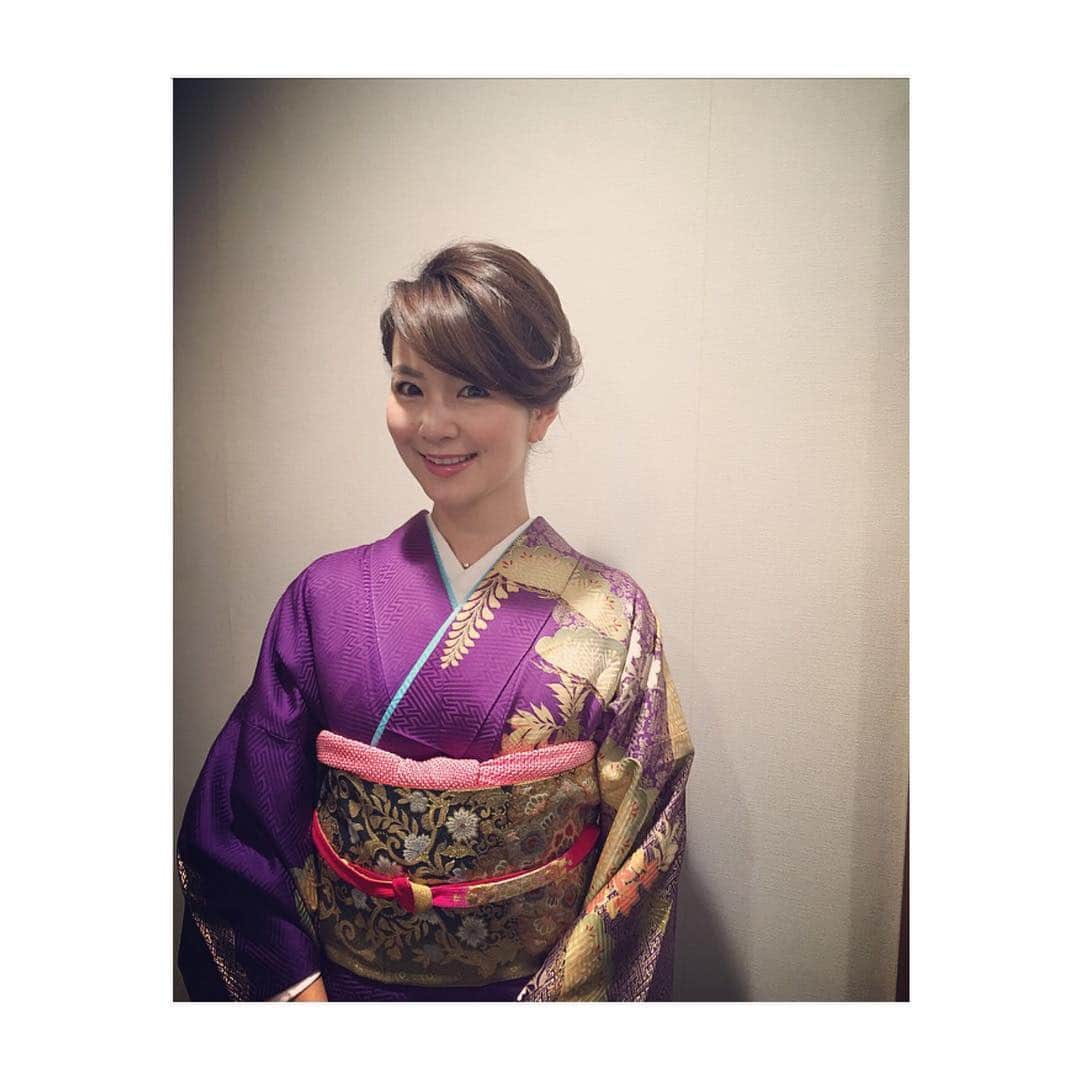 秋元玲奈さんのインスタグラム写真 - (秋元玲奈Instagram)「収録で久々に振袖を着ました👘✨✨ 和服が似合う、しっとり、癒し系の女性になりたいものです。  #着物 #振袖 #新春特番 #紫 #一番好きな色」12月14日 1時15分 - rena_akimoto