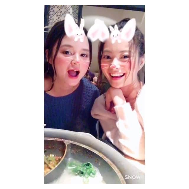 落合恭子のインスタグラム：「🐰 最近ひきこもりがちで ついついインスタもほったらかしてるなー🐒 鍋の季節きたよー☃ ところで、 加工アプリって 一度使ったら抜け出せない 麻薬みたいなものなんじゃないの？ #snow #この時代に女子高生したかった #鍋は野菜だけあればヨロシ #ウサギ顔憧れる #akanestagram」