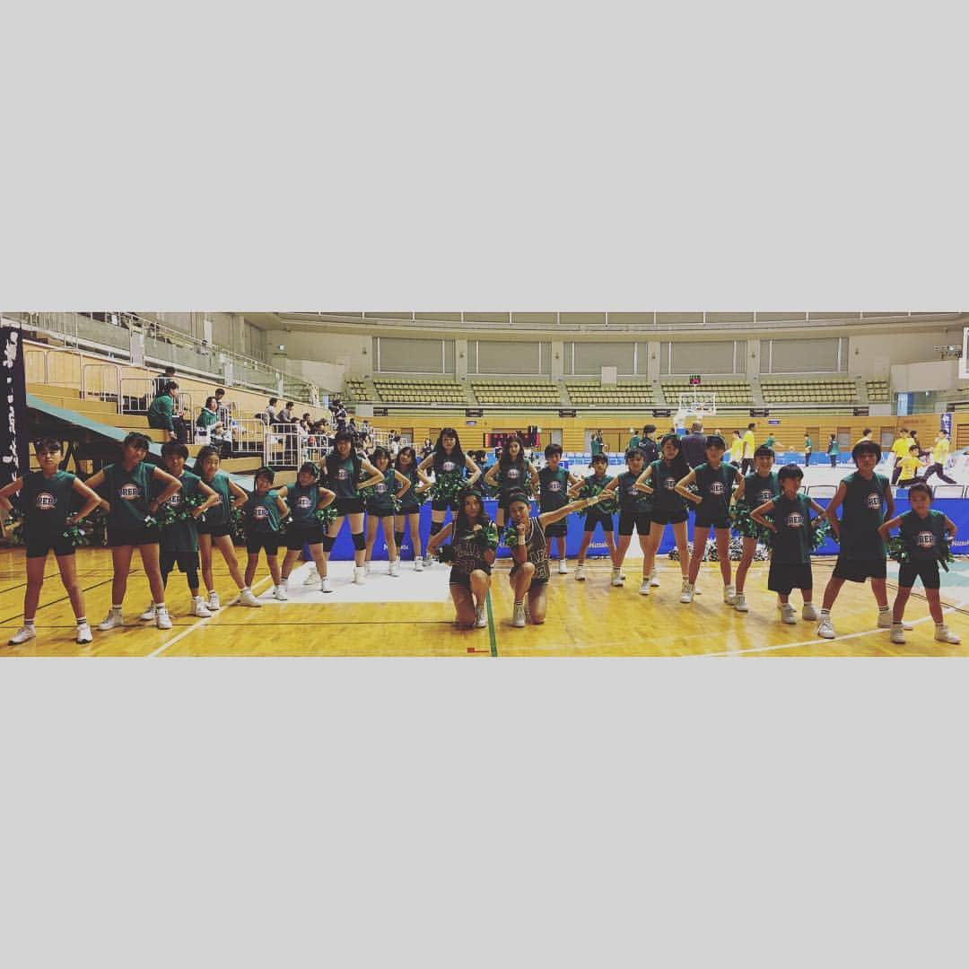 のインスタグラム：「２日目終了しました💚🏀 ． ブースターさん達がめちゃくちゃ盛り上がってくれて本当に嬉しかったです✨ ． ． #bleague #cheerleading #basketball #sport #team #Bリーグ #チア #バスケ #B3 #埼玉ブロンコス」