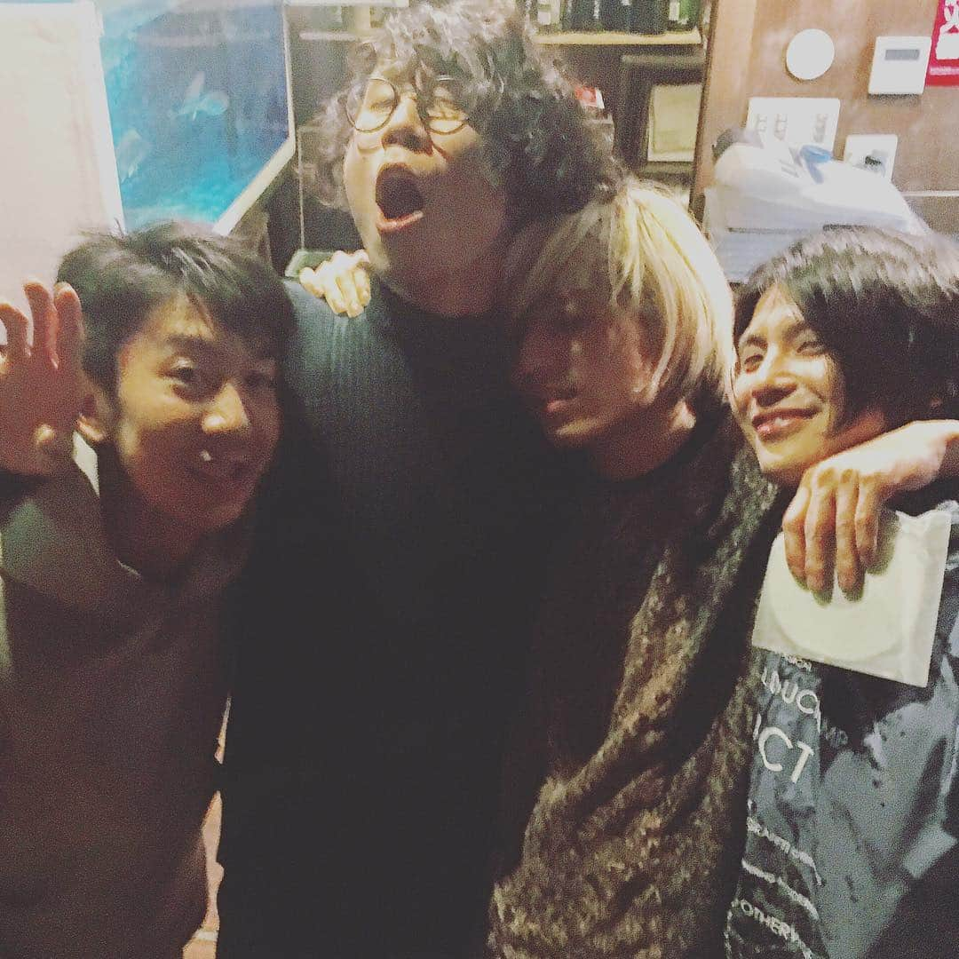 Fear, and Loathing in Las Vegasさんのインスタグラム写真 - (Fear, and Loathing in Las VegasInstagram)「11本目！！大分公演お疲れ様でした！ 来てくれたみんなにThanks！ 出てくれた感覚ピエロもありがとね！！ いい夜でした☆ /So  #2MST16 #大分 #FaLiLV #感覚ピエロ #タッキー #たくちゃん #同い年でグルーブ高まるわぁ」11月21日 0時36分 - falilv_official