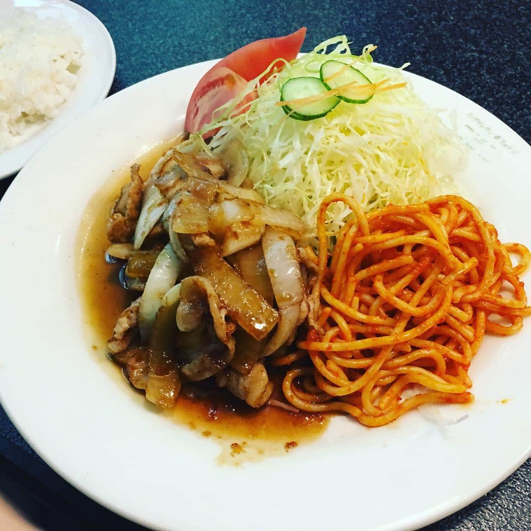 小坂温子さんのインスタグラム写真 - (小坂温子Instagram)「大好きな洋食屋で♡ ポークジンジャー♡ #笹塚ロビン  #笹塚洋食屋 #洋食屋」11月21日 14時25分 - kosaka_atsuko