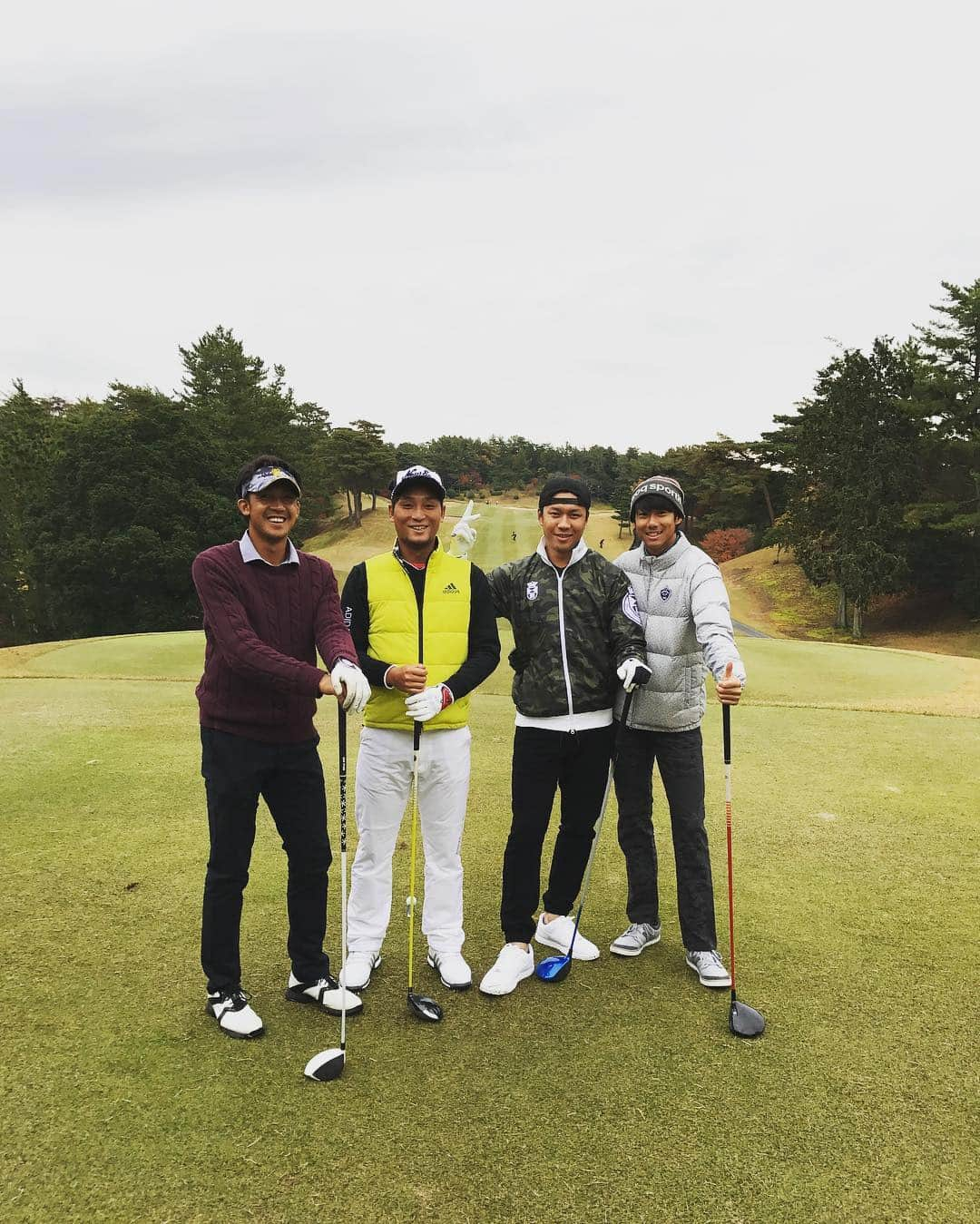 大野雄大さんのインスタグラム写真 - (大野雄大Instagram)「今日は選手会ゴルフコンペ⛳️ #南山カントリークラブ #小熊凌祐 #伊藤準規 #小川ルンサガ #スコアえらいこっちゃw」11月21日 10時15分 - yudai_ohno