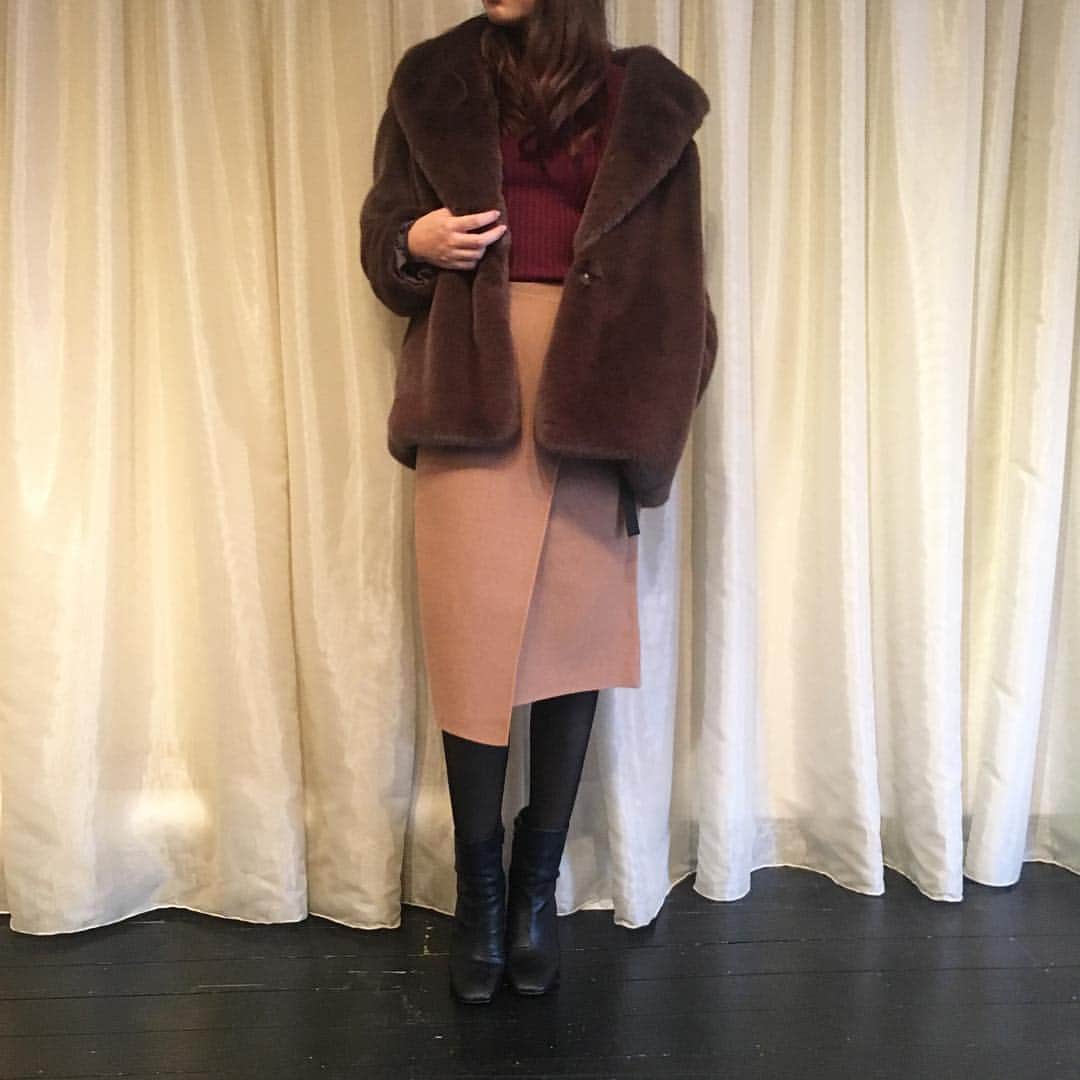 Languageのインスタグラム：「Coat Collection. 【Fake Fur Coat】 柔らかいラビット風のフェイクファーコート。毛並みの肌触りとボリューム感どれをとっても高級感のあるビックシルエットのショートコートをご用意しました。一枚で温かみのあるコーディネートの完成です。  #Language #ランゲージ #16AW #WinterCollection #fakefur #coat #coatcollection #November #Fashion #coordinate #styling #ootd #shortcoat #instafashion #newarrival #newin #Languagepress」