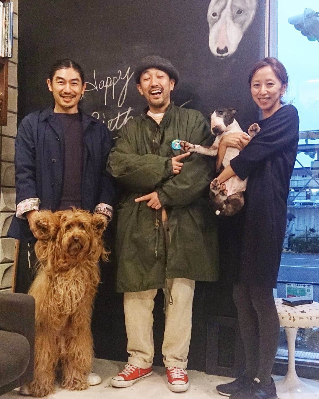 マックダディのインスタグラム：「トリミングでいつもお世話になってる、東京最強トリミングチームのDOGMANのお二人とミーティングして来ました🎵 昔の懐かしい話から未来の楽しいお話まで、超素敵なMTGでした✨#dogman #dogmantokyo #mackdaddy #mackman#mackmantokyo#mackdaddy_brand」