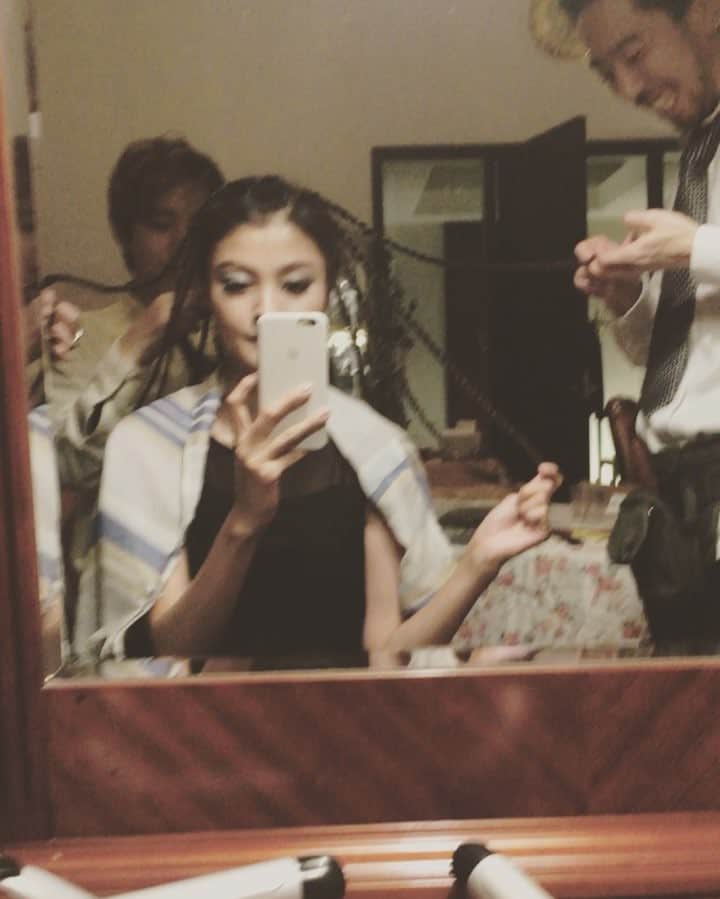 植草沙織のインスタグラム：「編み編み〜♪ #hair #show #hairstyle #makeup #beauty」