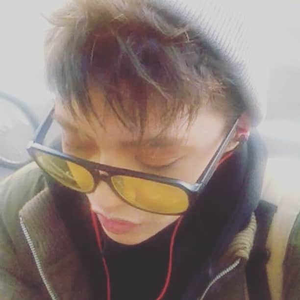 HiROMiのインスタグラム：「チョコ食べ過ぎて左ほっぺにできものができて落ち込んでる😞」