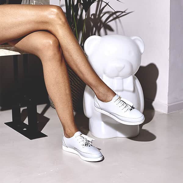チャールズフィリップのインスタグラム：「Hello ! We are back with this beautiful new sneaker called the KARIN. Hope you like it as much as we do 😘😘😘 #charlesphilip #karinshoe」