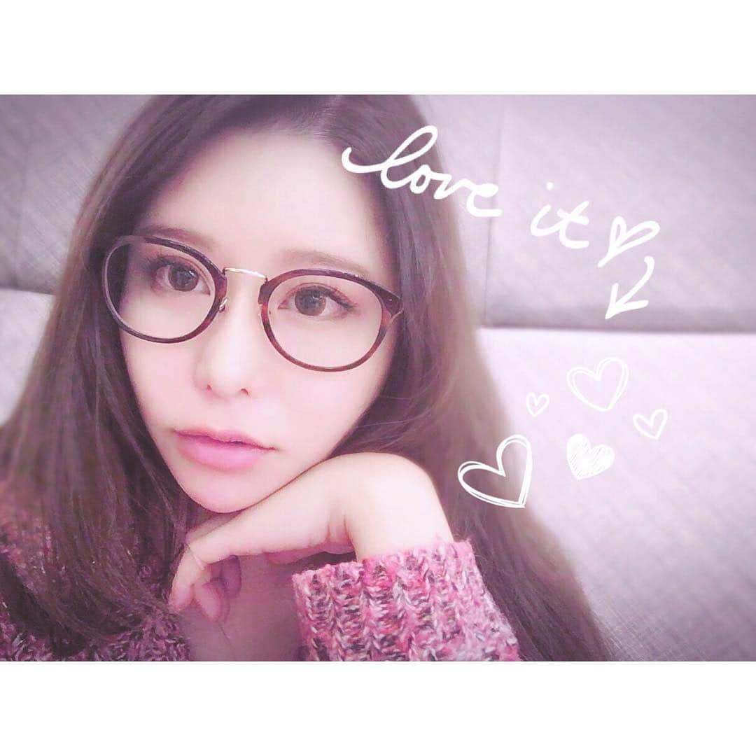 利咲さんのインスタグラム写真 - (利咲Instagram)「👓😍 評判も良くてお気に入りのメガネ╰(✿´⌣`✿)╯♡ #ヴィクターアンドロルフ 👓✨ 買ってよかった😇 愛用中💓💓💓 . . . #fashion #eyewear #glasses #sunglasses #アイウェア #viktorandrolf #メガネ #オランダ #Netherlands #アムステルダム #Amsterdam #お気に入り #favorite #メガネっ子 #めがねっこ #oliverpeoples #オリバーピープル  #サングラス #🕶 #ヴィクター #オリバー #ヴィンテージ #アンティーク #モダンヴィンテージ #👓 #🤓」11月23日 0時10分 - himeringo908