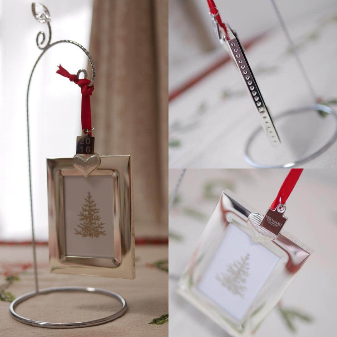 竹中一江のインスタグラム：「#verawang と #wedgwood のコラボフォトフレーム型のオーナメント🎄✨ #お家の中も少しずつクリスマスモード🎄✨」