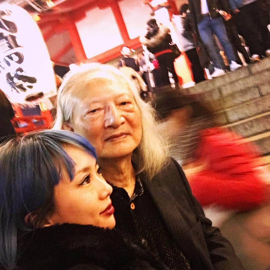 エリイ のインスタグラム：「康さんと花園神社、酉の市。 #康芳夫 #ペテン #昭和」