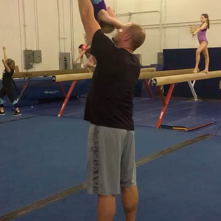 カーラ・モナコのインスタグラム：「The Mannequin Challenge Gymnast Style. @jacksonsgymorlando #mannequinchallenge #gymnasts #jg 🎥: Me」