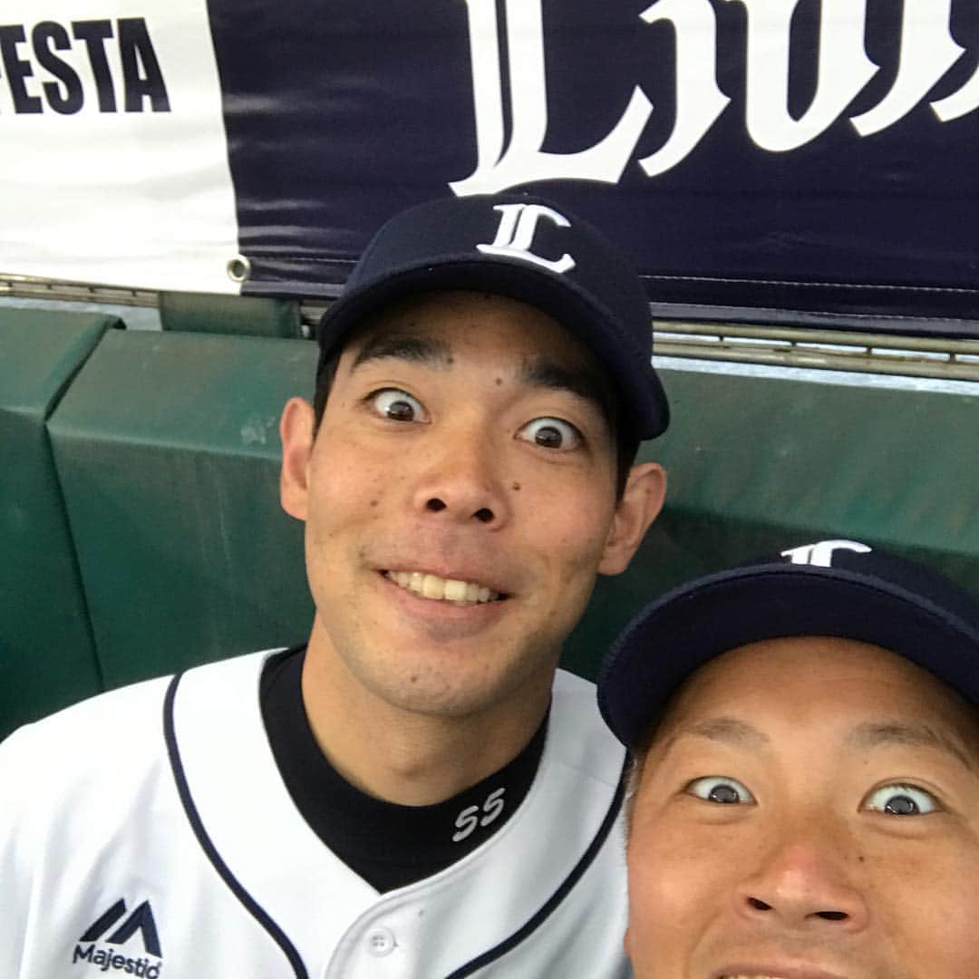 のインスタグラム：「ファン感お疲れ様でしたー！本当にファン感の皆さん一年ありがとうございました！今日は楽しい一日でした！！来年は日本一になってめっちゃくちゃ楽しいファン感に！！！ #岡田雅利  #秋山翔吾  #西武ライオンズファン感」