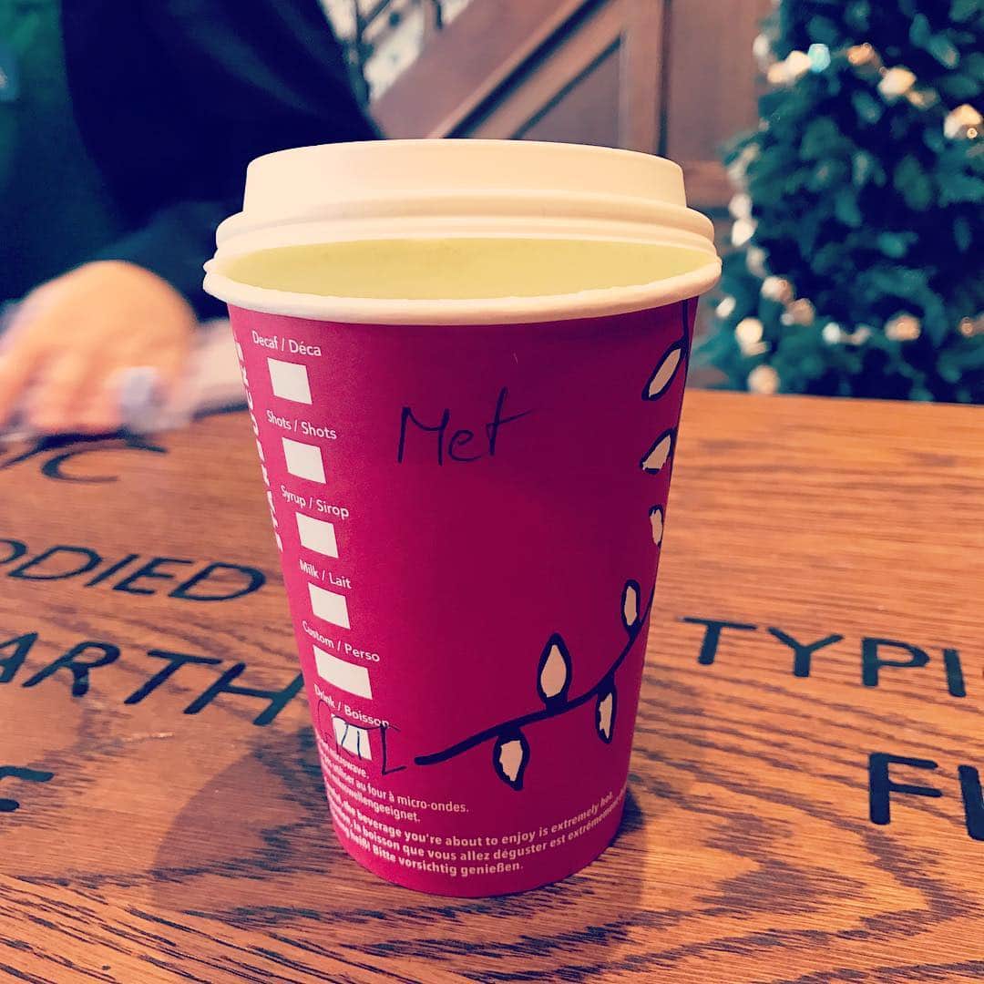 MEGのインスタグラム：「めずらしい間違いかた された。#GreenTeaLatte」