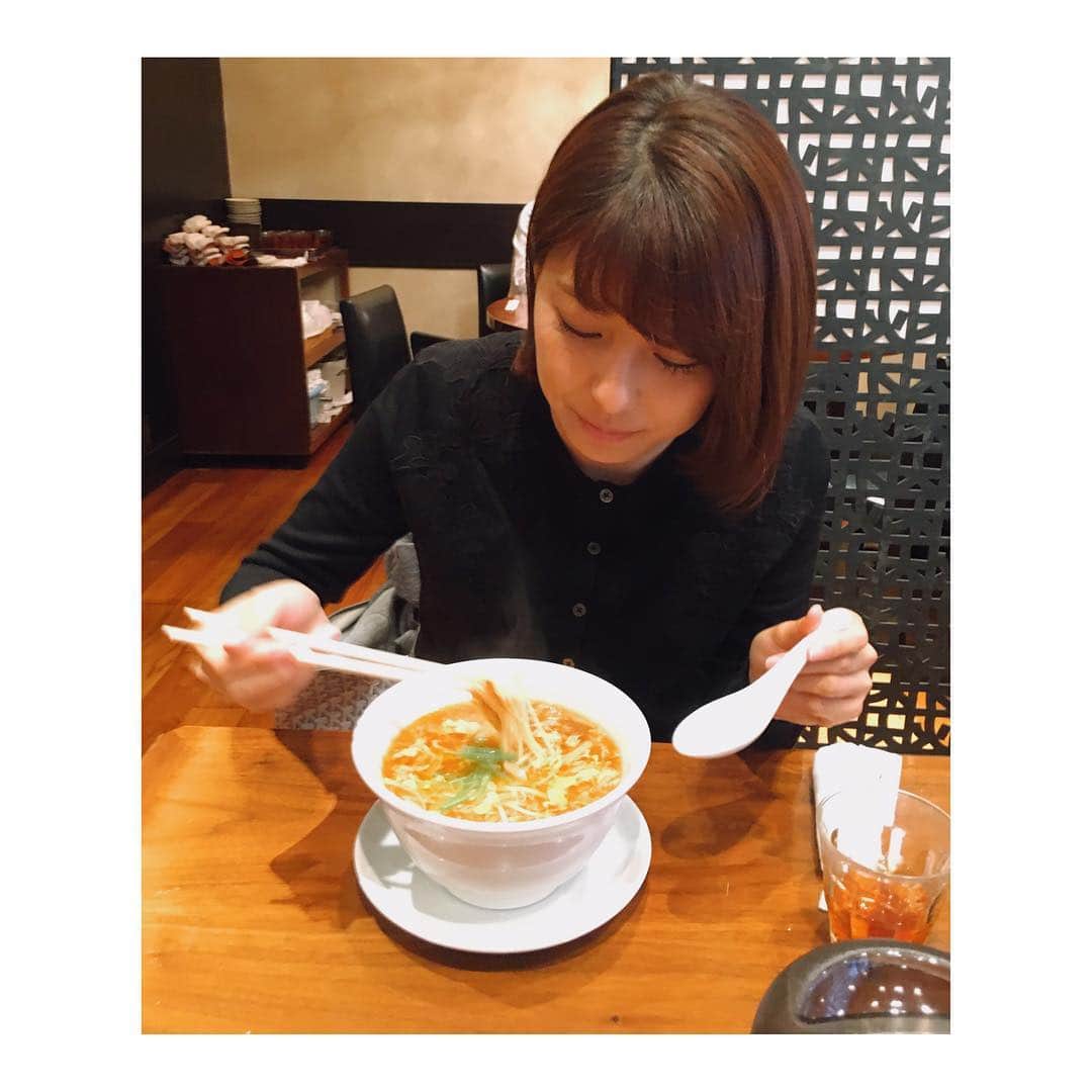 上村彩子さんのインスタグラム写真 - (上村彩子Instagram)「今日のTBSラジオ TOKYO JUKE BOX(17:50〜22:00)は、「まるで映画のような体験」がテーマ！メッセージとリクエストお待ちしています(^^) 写真は、酸辣湯麺の発祥の赤坂のお店「榮林」！夜活しナイトでご紹介します〜 寒いのでみなさん体調にはお気をつけて⛄️ #tokyojukebox#tbsラジオ#スーラータンメン#赤坂#榮林」11月24日 10時40分 - saekokamimura