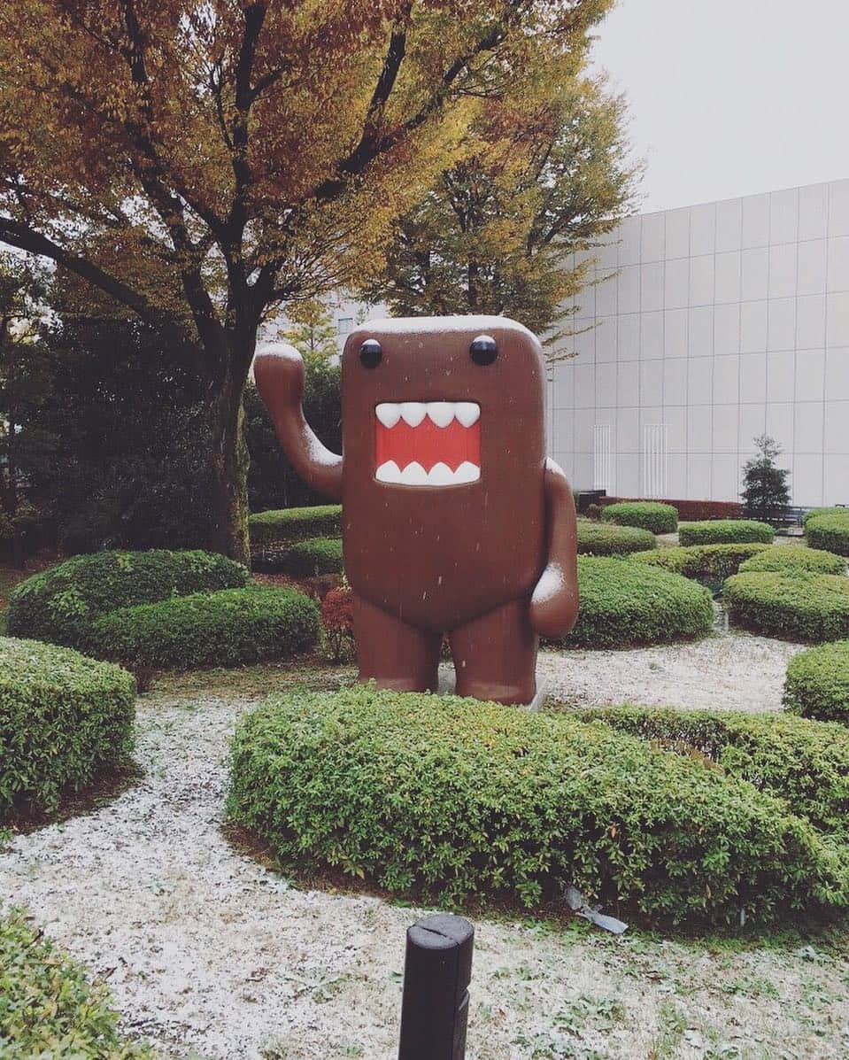 あさイチさんのインスタグラム写真 - (あさイチInstagram)「ドーモ☃️💦 #寒い #雪（#snow） #11月の積雪は54年ぶり #→11月の初雪は54年ぶりに訂正させてください！ #体調崩さないようにネ！ #ドーモくん #どーもくん #正しくはどーもくん #domo #東京（#tokyo） #渋谷（#shibuya） #nhkスタジオパーク #nhk #あさイチ #8時15分から」11月24日 14時19分 - nhk_asaichi