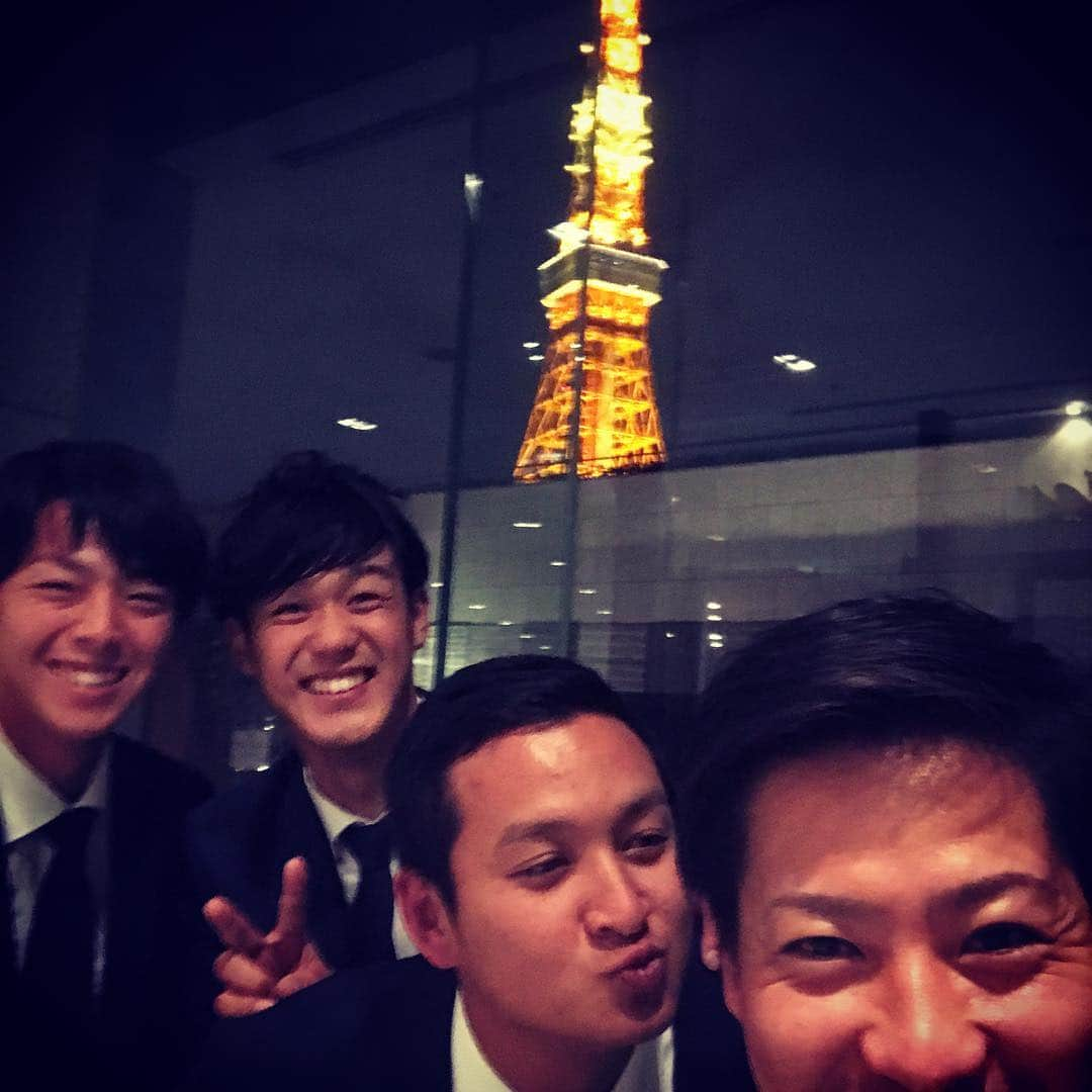 牧田和久さんのインスタグラム写真 - (牧田和久Instagram)「その4 東京タワーをバックに✨ #埼玉西武ライオンズ  #saitamaseibulions  #高橋光成  #佐野泰雄  #玉村祐典」11月24日 21時28分 - k.makita_53