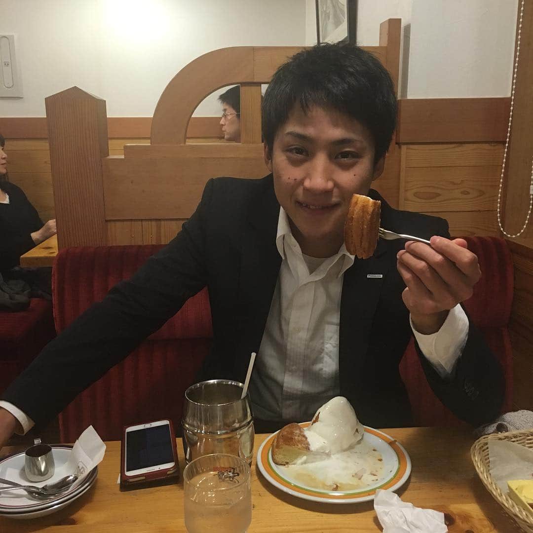 藤谷洸介のインスタグラム：「今日は先輩の庄司さんとコメダなう〜😘 #panasonic #コメダ珈琲  #シロノワール」