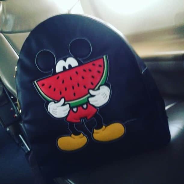 のインスタグラム：「✈️💥🍉Mickey with Watermelon landing in St.Barts 🌴🌴🌴🌴🌴🌴 @therodnikband 😎😎😎 in #stbarts #therodnikband #poplife #rodnik @disney @disneystyle @disneylifestyle #poplife #disney #mickeymouse #philipcolbert #show @spacegallerystbarth 💥🚀🚀🚀」