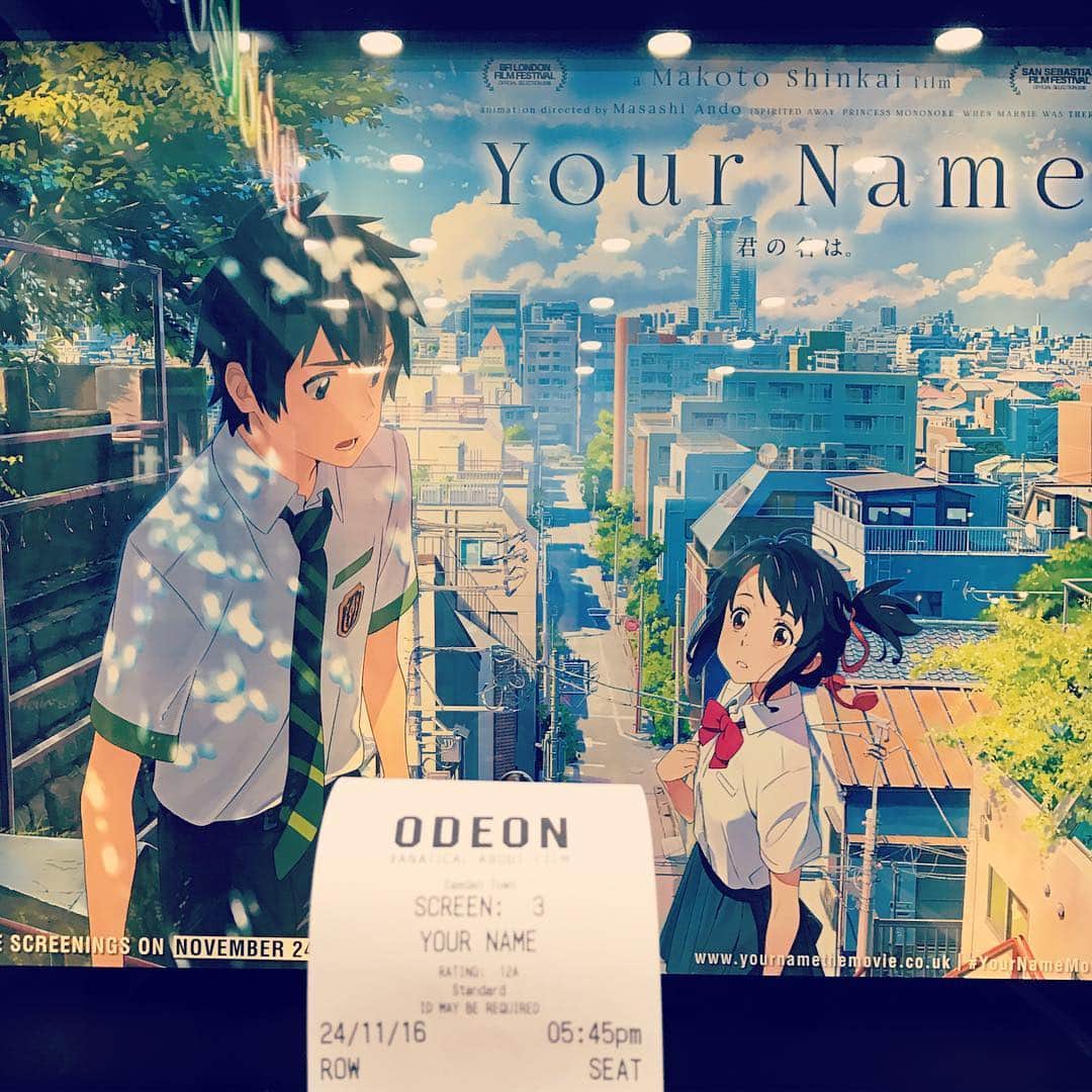 MEGのインスタグラム：「こっちで公開されて、やっと観れました。こないだ日本に帰った時は時間なくてシンゴジラしか観れなかった。街とか電車とかコンビニおにぎりとか四角いパックジュースとか、懐かしいものがたくさん出てきた。映画は良いやね、切ない余韻に浸ってるー #君の名は #🍙🍙🍙」