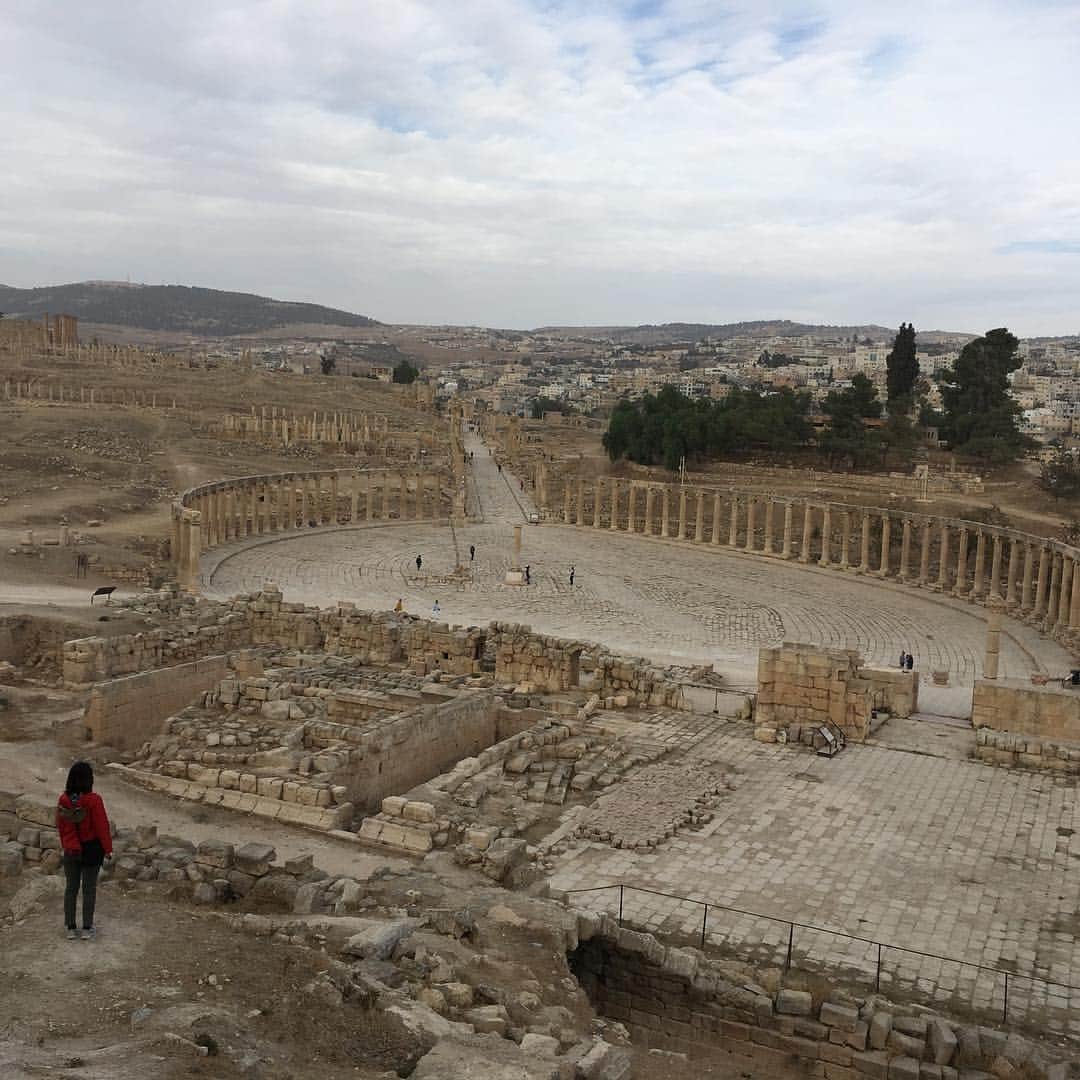 久保田智子さんのインスタグラム写真 - (久保田智子Instagram)「The ruins at #jerash #jordan cover huge area..#ヨルダン#ジェラシュ」11月25日 5時06分 - kubota_tomoko