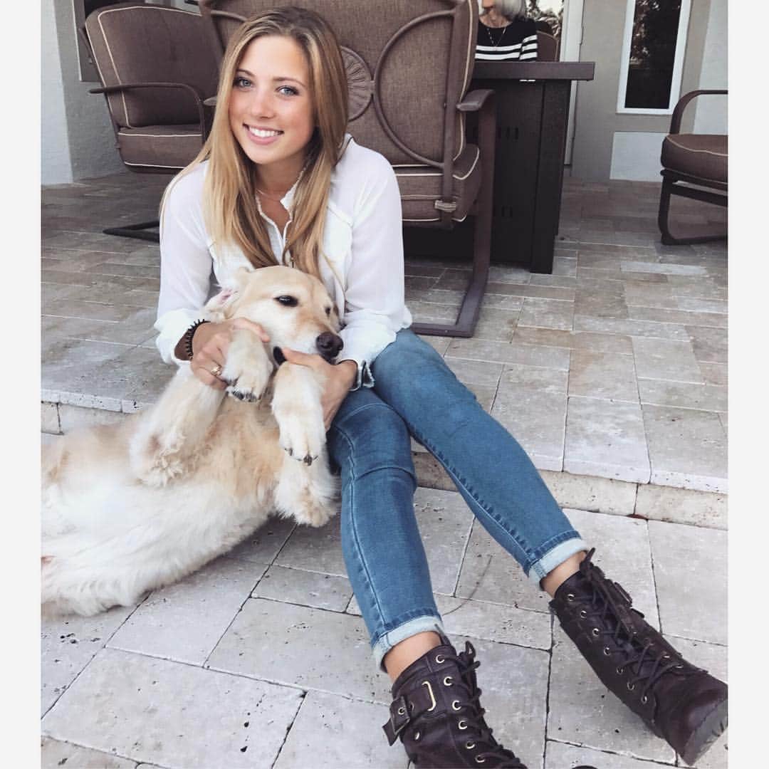Sierra Brooksのインスタグラム：「Well my dog is clearly full from all the turkey... Happy Thanksgiving! 🦃」