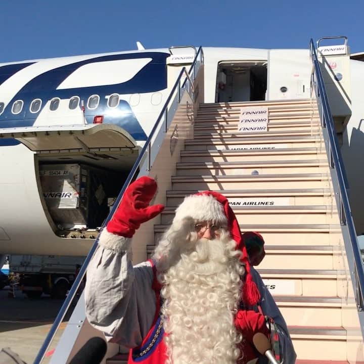 フィンエアーのインスタグラム：「Santa claus from Finland ;)」